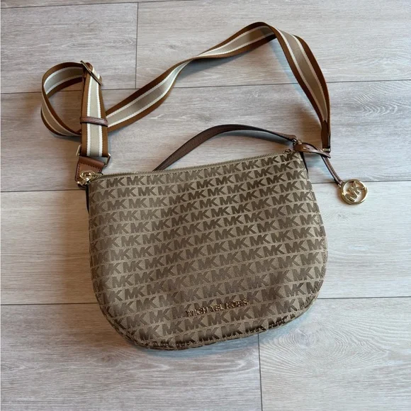 Michael Kors Signature Jacquard Bedford Medium Hobo Shoulder Bag Luggage Purse - Picture 11 of 12